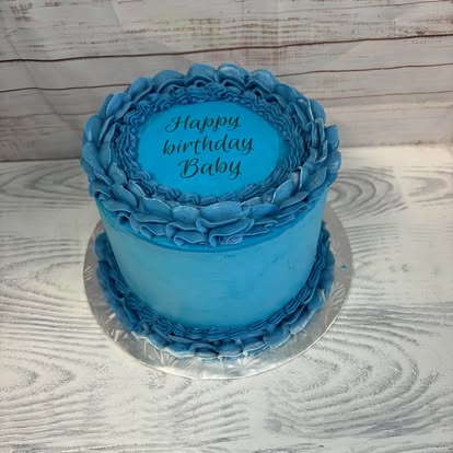 Gâteau à crémage bleu en volants de la Pâtisserie Saveurs du Monde